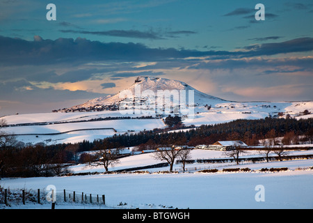 Dans Gribdale Roseberry Topping de neige de l'hiver, Yorkshire du Nord Banque D'Images