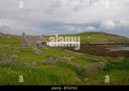 Front de mer abandonnés Derlict Croft, Udih, Vatersay, Hébrides extérieures, en Écosse. 6567 SCO Banque D'Images