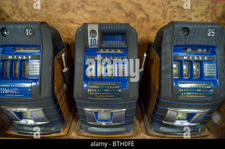 Don Garlits Museum of Classic Automobiles Ocala en Floride vintage slot machines encadrés Banque D'Images