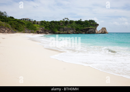 La baie de fautes, la Barbade, Caraïbes, Antilles. Plage isolée avec une baie abritée sur le sud de l'île. Banque D'Images