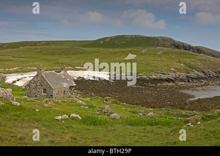 Front de mer abandonnés Derlict Croft, Udih, Vatersay, Hébrides extérieures, en Écosse. 6566 SCO Banque D'Images