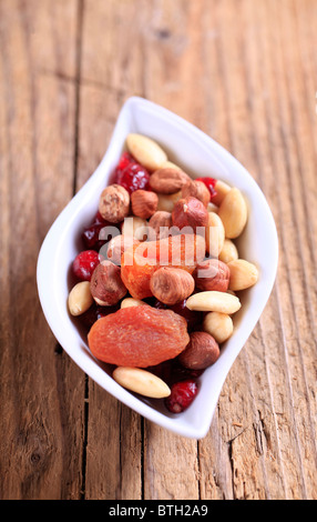 Bol de fruits secs et d'oléagineux Banque D'Images