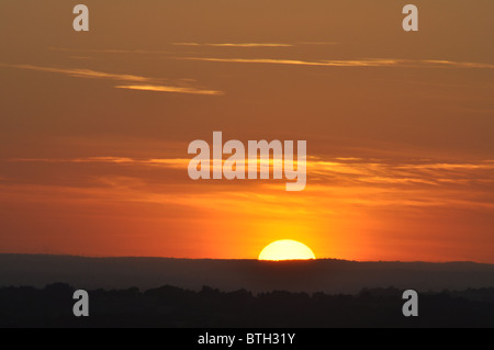 Coucher de soleil sur un ciel de Folkestone. Banque D'Images