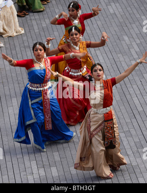 Pour les spectacles de danse la musique de Rabindranath Tagore lors d'un festival pour présenter son travail à un public britannique Banque D'Images