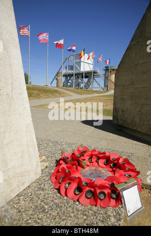 Coquelicot couronne au site du débarquement des forces alliées les planeurs au Pegasus Bridge, Benouville, Normandie, France Banque D'Images