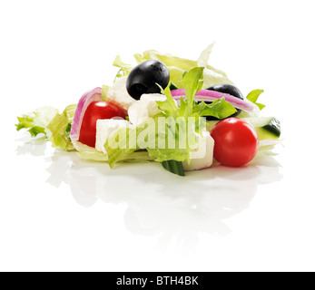 À la grecque salade de laitue, tomates, oignons, olives et fromage feta Banque D'Images