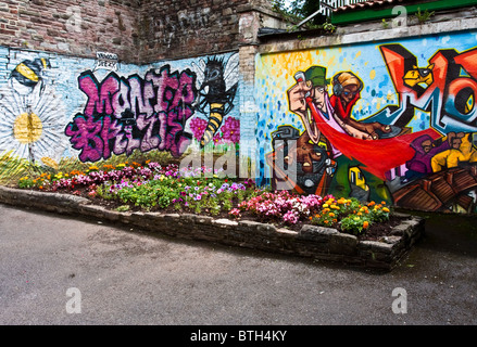 Graffitis au Montpelier gare, Bristol, Angleterre Banque D'Images