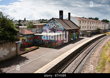 Graffitis au Montpelier gare, Bristol, Angleterre Banque D'Images