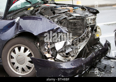 Les lieux d'un grave accident de véhicule à moteur, White Swan Road, Lynfield, Auckland, Nouvelle-Zélande Banque D'Images