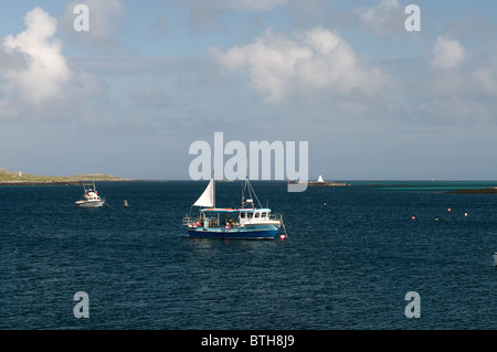 Caolas Bhatarsaigh en bateaux de pêche entre Vatersay et îles de Barra. Hébrides extérieures, en Écosse. 6580 SCO Banque D'Images