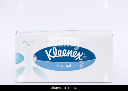 Une boîte de Kleenex tissus marque originale sur un fond blanc Banque D'Images