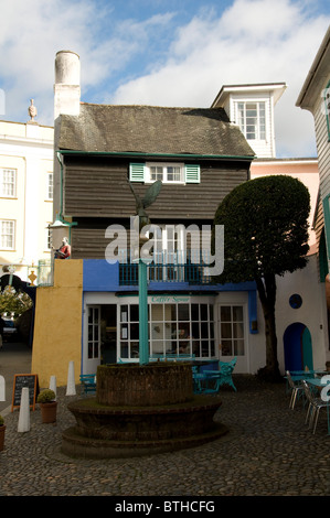 Portmeirion ('Le Village' dans la série télévisée des années 1960 "Le Prisonnier"), au nord du Pays de Galles. Banque D'Images