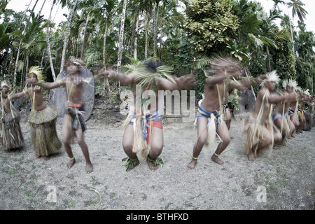 Effectuer un villageois de Yap Yap traditionnelle de la danse. Yap (États fédérés de Micronésie, l'océan Pacifique. Banque D'Images