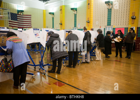 Les électeurs votent à New York à Washington Heights, le jour de l'élection Banque D'Images