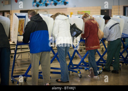 Les électeurs votent à New York à Washington Heights, le jour de l'élection Banque D'Images