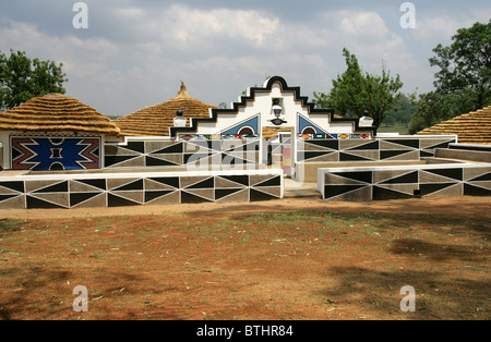 Village de la culture Ndebele, Botshabelo, Afrique du Sud. Banque D'Images