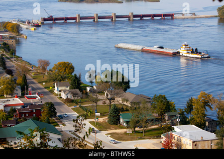 La position de l'écluse de Bellevue, Iowa, une barge à la tête de la rivière Mississippi. Banque D'Images