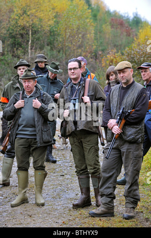 Réunion des chasseurs et garde-chasse dans les Ardennes, Belgique Banque D'Images