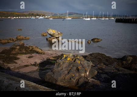 Une vue sur le front de mer à Millport sur l'île de (Cumbrae), au large de la côte de l'Ayrshire, Scoltland Largs Banque D'Images