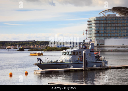 La baie de Cardiff, Glamorgan, Pays de Galles, Royaume-Uni. Le HMS Express P163 P2000 classe Archer de patrouille de la Marine royale type de navire et de formation Banque D'Images