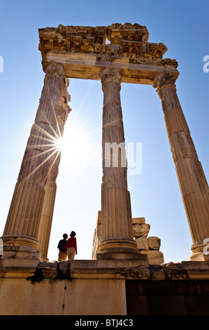 Les autres colonnes à l'Autel de Zeus sur le site de Pergame, Bergama, Turquie. Banque D'Images