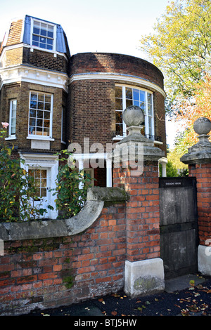 Michael Faraday a vécu dans cette maison près de Hampton Court Bridge sur la Tamise Angleterre Royaume-uni. Banque D'Images
