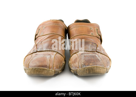 Vieilles chaussures isolé sur fond blanc Banque D'Images