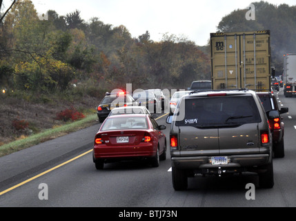 Ralentit la circulation après un état trooper tire sur un automobiliste sur la I 95 Banque D'Images