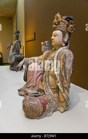 SCULPTURE EN BOIS asiatique dans le SAN DIEGO MUSEUM OF ART est situé dans la région de Balboa Park - SAN DIEGO, Californie Banque D'Images