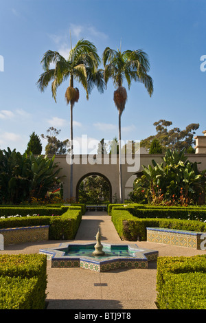 L'ALCAZAR GARDENS situé dans le parc de Balboa - SAN DIEGO, Californie Banque D'Images