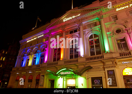 Des lumières colorées sur Ripley's Believe It or Not ! Museum, Piccadilly Circus, Londres, Angleterre, Royaume-Uni Banque D'Images