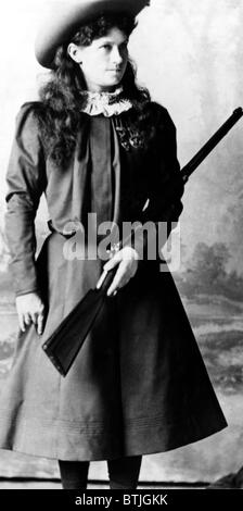 Annie Oakley, (aka : Phoebe Anne Oakley Moïse), vers 1880. Crédit : Archives CSU/Everett Collection Banque D'Images