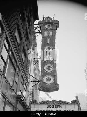 Le Chicago Theatre, construit en 1921, la photographie montre le signe et la page de droite des frères, 175 North State Street, Chicago, Illinois, vers 1990. Banque D'Images