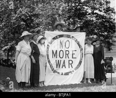 Les femmes de la Ligue nationale pour les limitations de l'armement démontrant à Washington DC en 1922. Les limites de l'armement des traités ont été signés et limité la course aux armements navals et établi des accords de sécurité dans la région du Pacifique. Banque D'Images