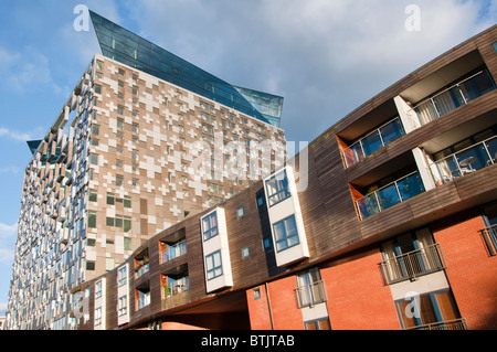 Appartements sur le canal, près du nouveau bâtiment 'Cube' à Birmingham, Royaume-Uni Banque D'Images