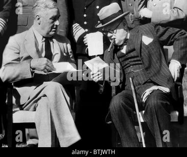 Le président Franklin Roosevelt et le Premier ministre britannique Winston Churchill à la Conférence de Casablanca, 1943. Avec la permission de : CSU Archives/veille Banque D'Images