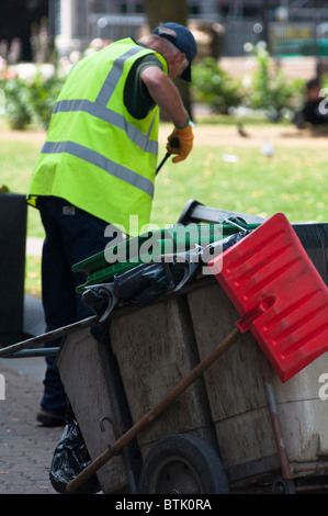 Balayeuse à Redditch, Royaume-Uni Banque D'Images