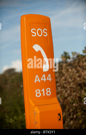 Un téléphone d'urgence SOS Assistance routière sur A44 Route Nationale de Galles UK Banque D'Images