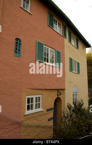 Portmeirion ('Le Village' dans la série télévisée des années 1960 "Le Prisonnier"), au nord du Pays de Galles. Banque D'Images