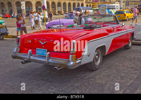 'OLd Timer' taxi dans la vieille Havane Cuba Banque D'Images