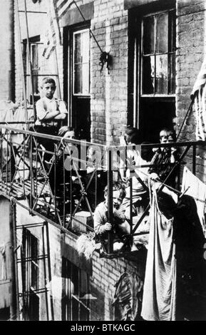 Tenement citadins, New York City's Lower East Side, ch. 1900. Banque D'Images