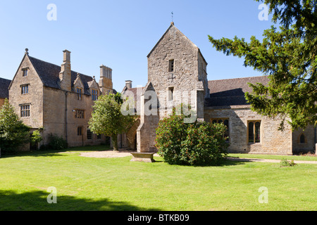 L'église St Denys, à côté du manoir, dans Le village De Little Compton, Warwickshire Royaume-Uni Banque D'Images