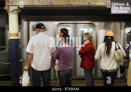 Les passagers dans le métro de New York, New York City, USA Banque D'Images