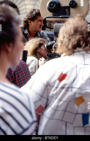 Les écrous, Barbra Streisand à la caméra à travers le viseur, sur l'emplacement dans le lower Manhattan, octobre 1986, Banque D'Images