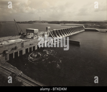 Barrage de Watts Bar sur la rivière Tennessee a été construit au début des années 40 en tant que partie de la Tennessee Valley Authority Projet de travaux publics. Banque D'Images