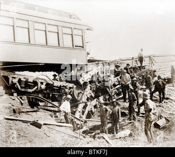 1887 Grand Chatsworth accident de train du train d'Excursion Niagara montrant la voiture-lits 'Tunis' au 5 ponceaux à l'origine de plantage. 10 août, 1887. Banque D'Images