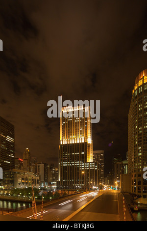 Vue de la tour de NBC, North Columbus Drive, Chicago, Illinois, USA , dans la nuit Banque D'Images