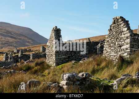 Les ruines de du village fantôme de Slievemore, l'île d'Achill, Comté de Mayo, Irlande, Connaught. Banque D'Images