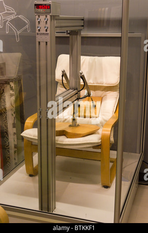 Machine d'essai de président au mobilier IKEA magasin-entrepôt, Plymouth Meeting, New York, USA Banque D'Images