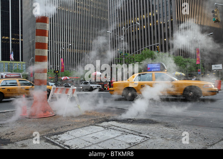 Le trafic routier dans la ville de New York, USA Banque D'Images